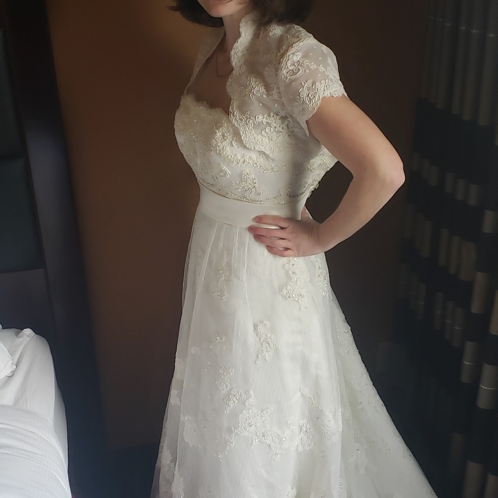 Casablanca A-Line Chantalily Lace Scallop Crystal Beaded Bridal Dress Style 1900 - Picture 2 of 16